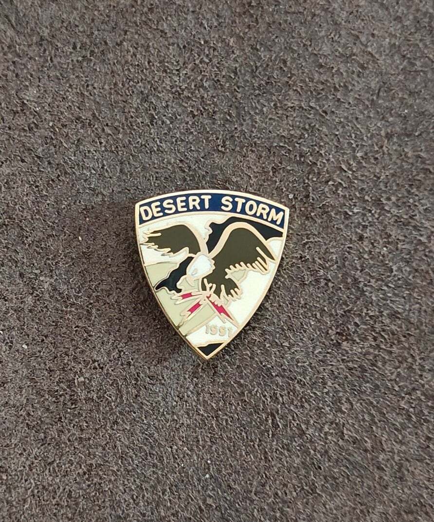 1991 Operation Desert Storm Commemorative Gold Tone Enamel Pin