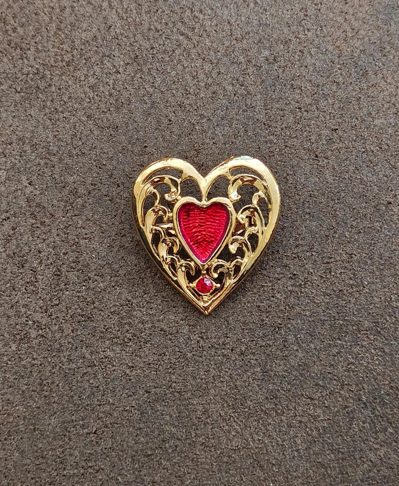 80s Gold Tone Art Deco Style With Red Enamel Heart In The Center Brooch