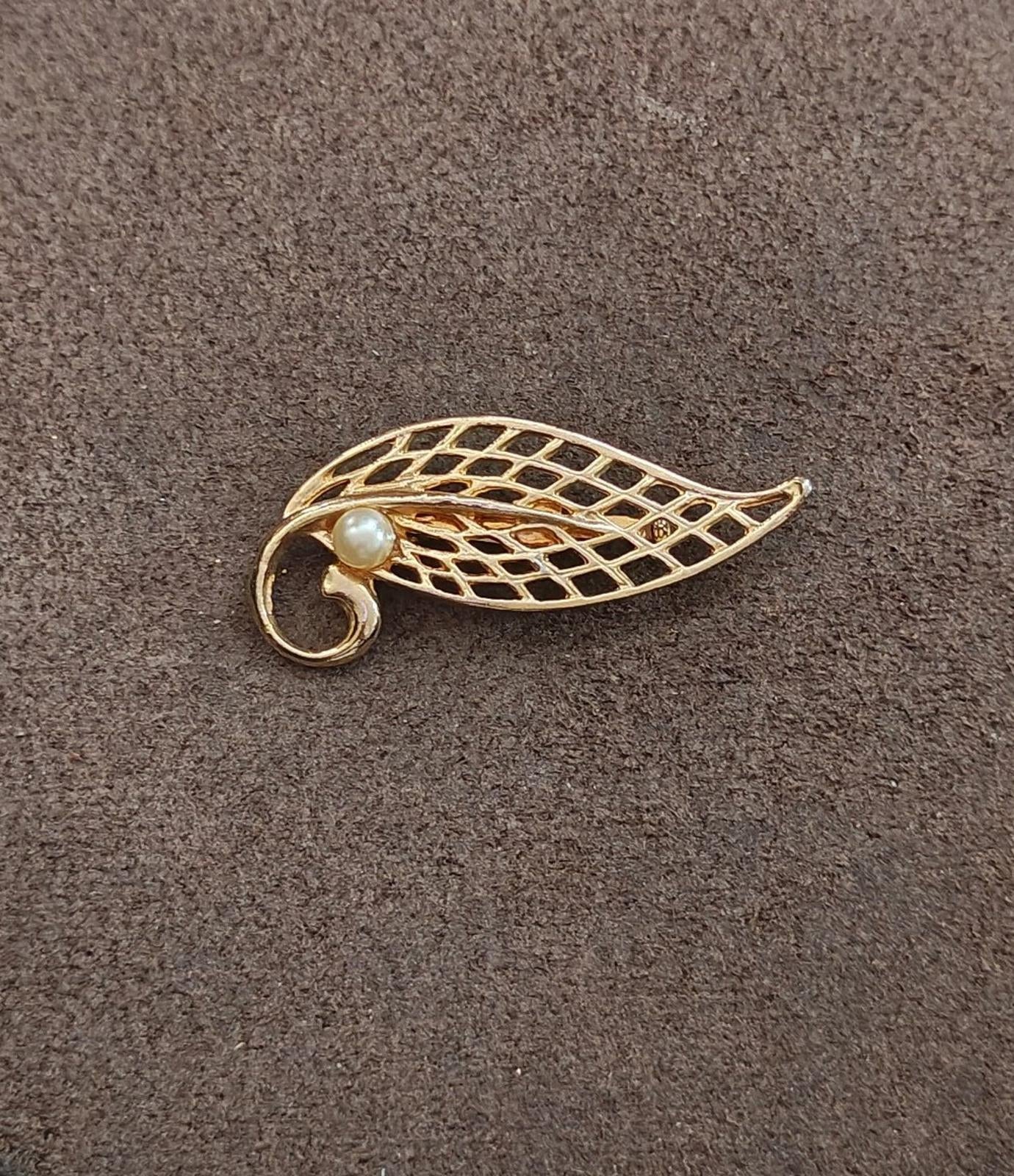 Multicolor Crystal Honey Bee Brooch