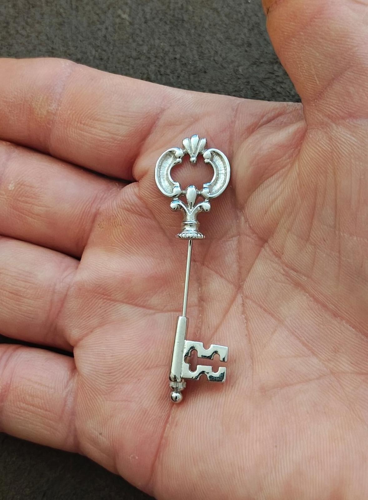 1970s Signed Avon Skeleton Key Stick Pin