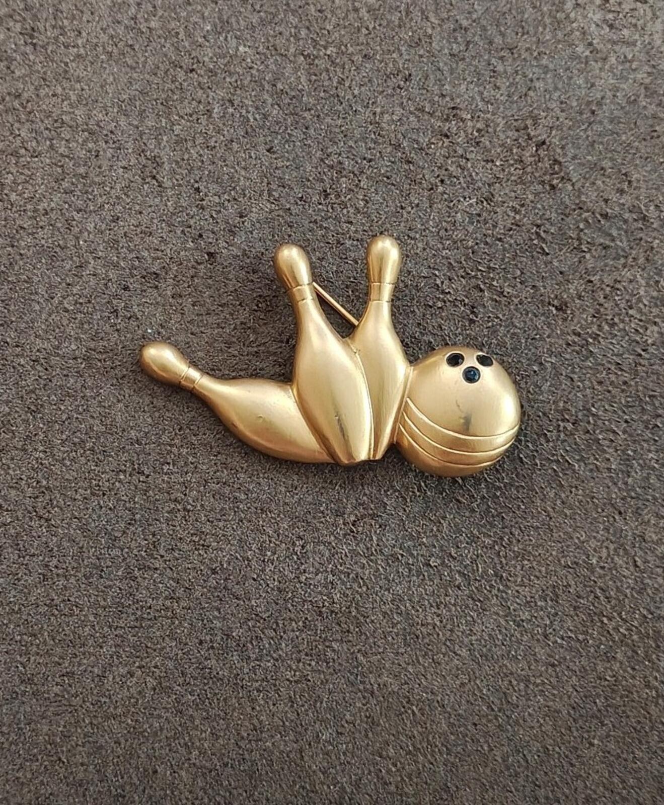 1996 Avon Matte Gold Tone Finish "My Favorite Hobby" Bowling Pin & Ball Brooch