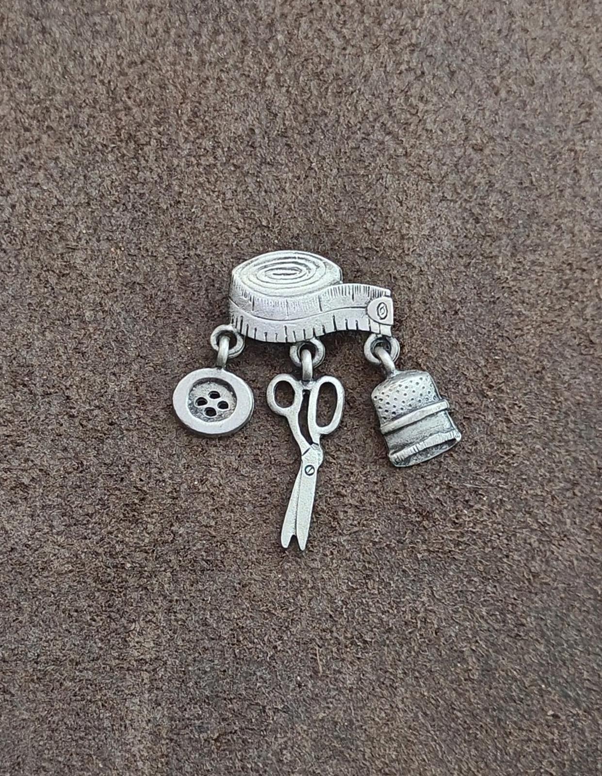1980s Signed J.J. (Jonette Jewelry) Sewing Theme Pewter Dangle Brooch