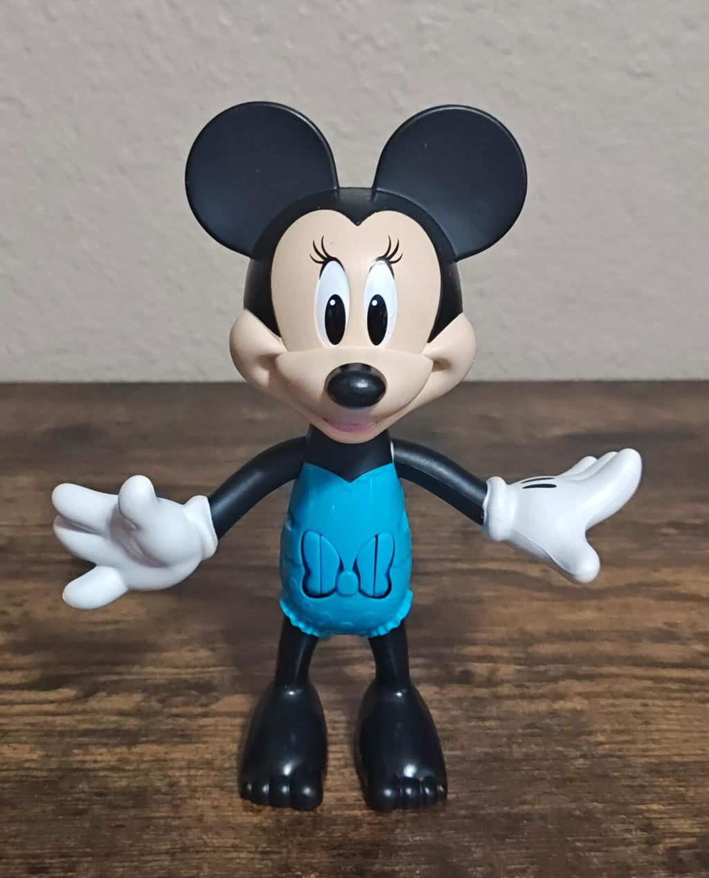 2016 Mattel Disney Minnie Mouse 5.5-inch Dress-Up Action Figure