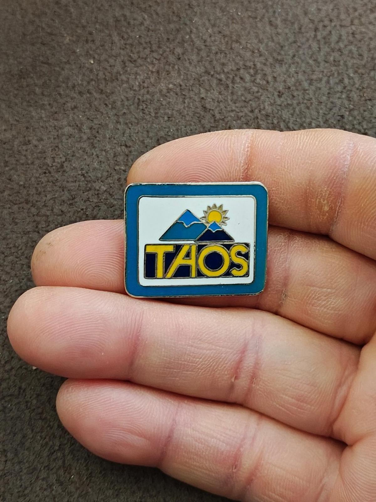 1970s/80s Taos New Mexico Ski Valley Silver Tone Pin