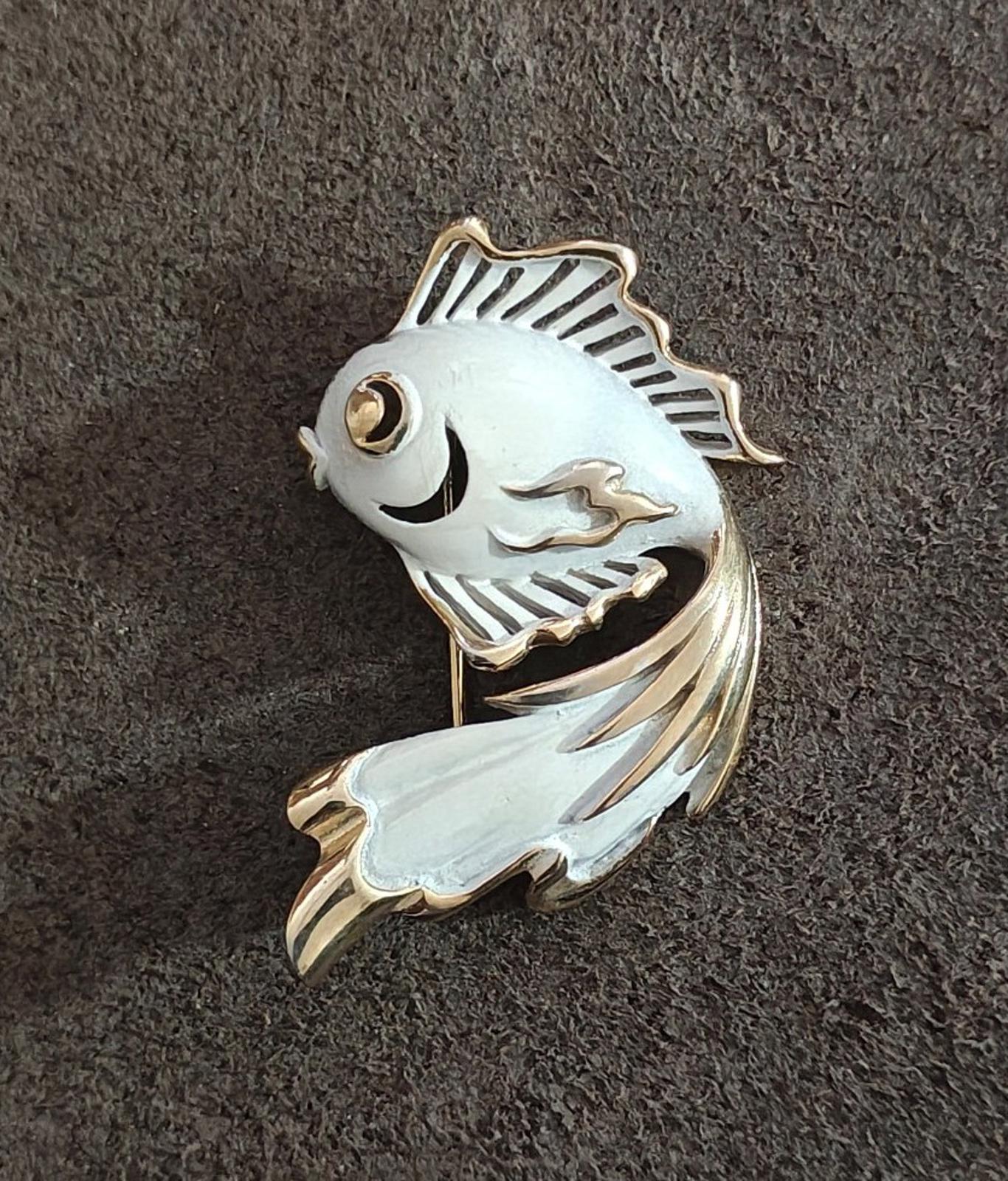 1960s/70s Vintage Gold Tone White Enamel Angel Fish Brooch Pin