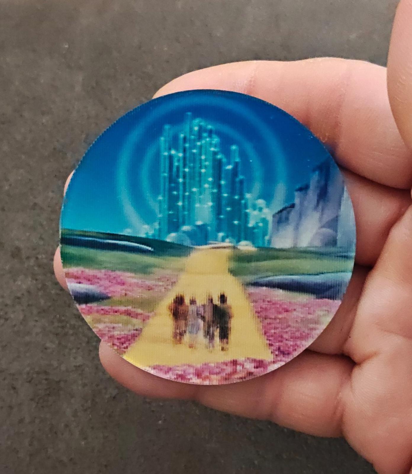 1998 vintage Wizard of Oz Lenticular (holographic) Promotional Button Pin