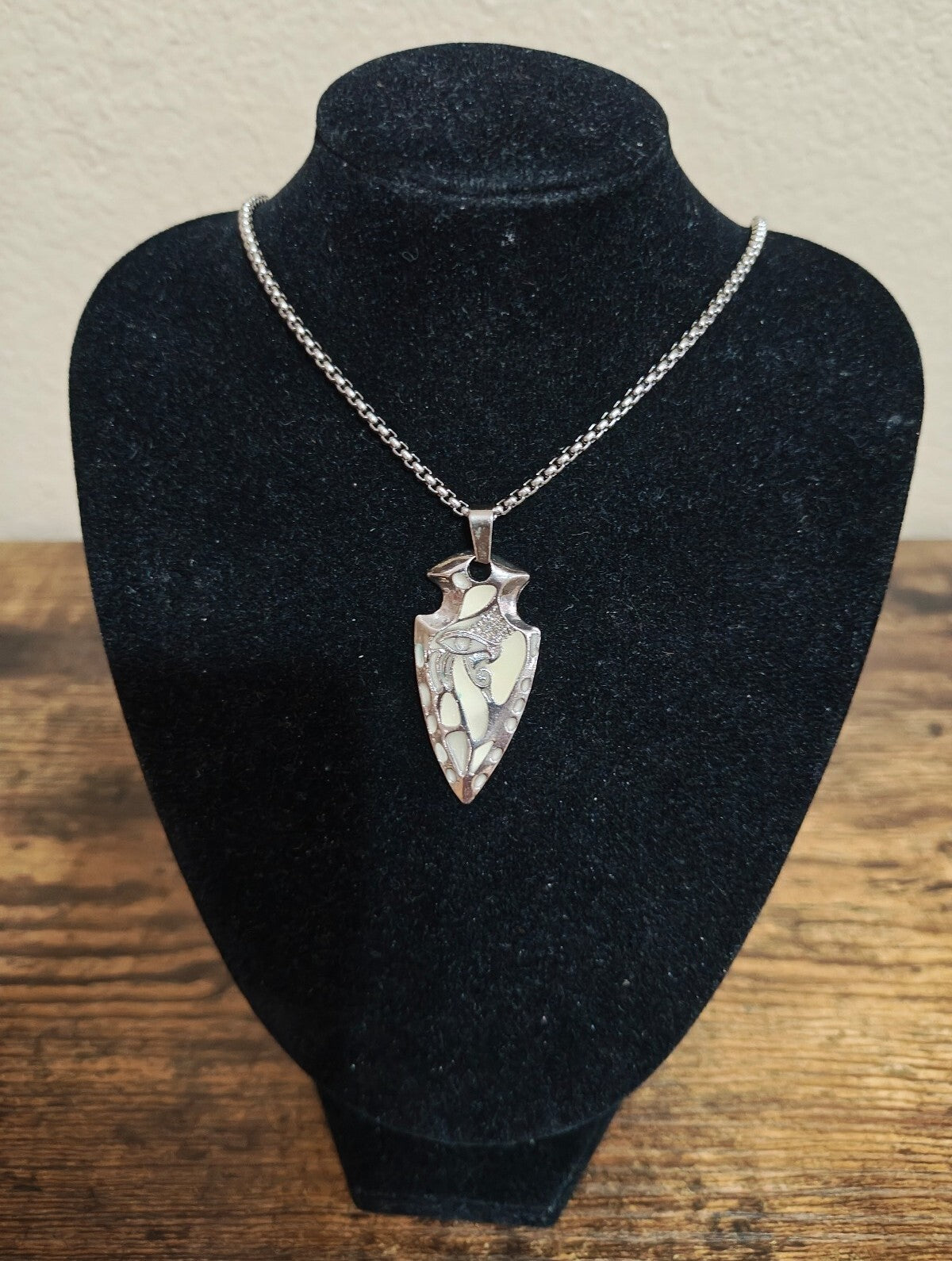 Southwestern Style Silver Tone Arrowhead Mosaic Inlay Pendant Necklace