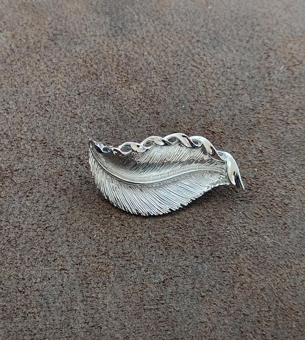 Silver tone feather/leaf brooch, front view with ribbed feather detailing