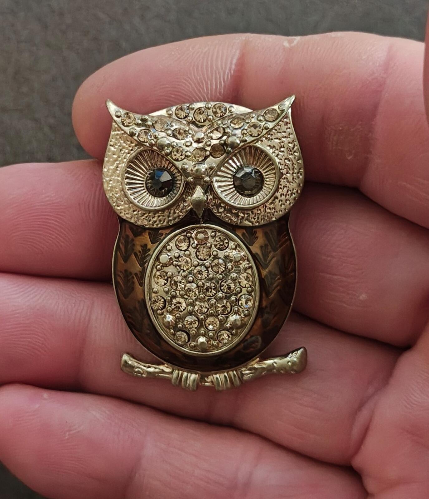 1980s Gold Tone With Brown & Clear Rhinestones Owl Brooch