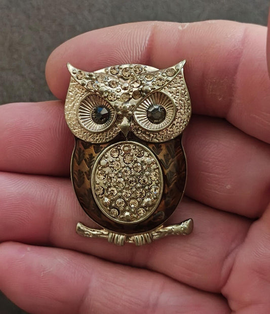 1980s Gold Tone With Brown & Clear Rhinestones Owl Brooch