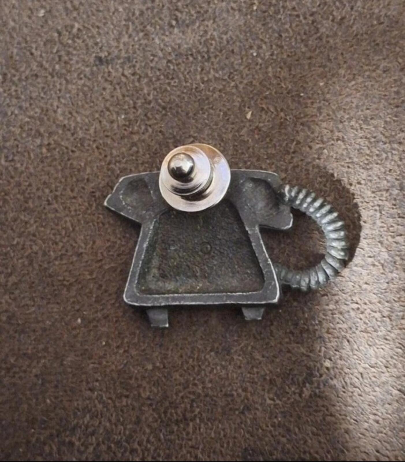 Avon 1989 PARTY LINE! Telephone Pewter Pin