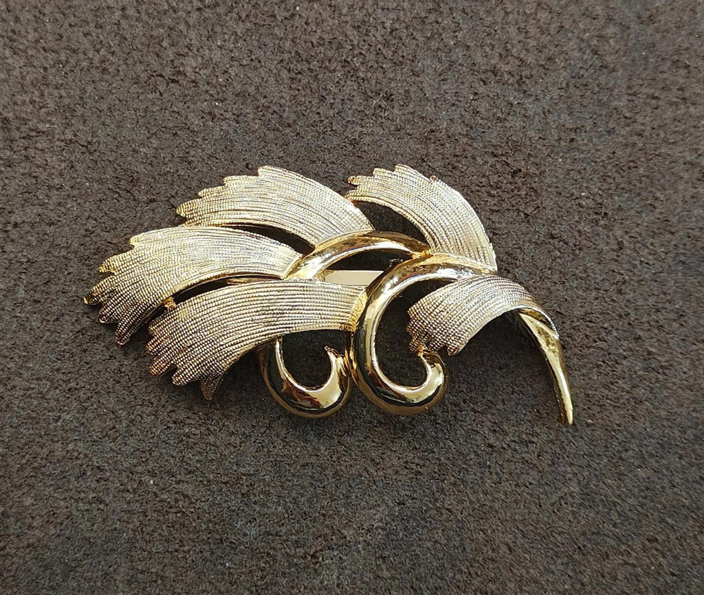 Vintage Gold Tone Abstract Textured Leaf Brooch Pin