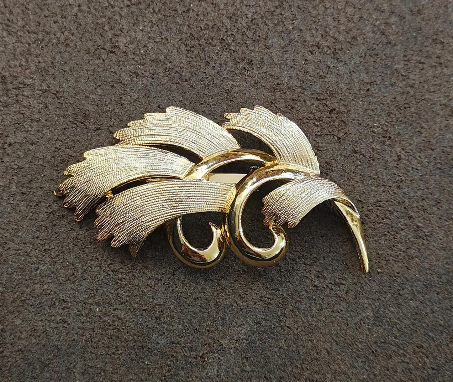 Vintage Gold Tone Abstract Textured Leaf Brooch Pin