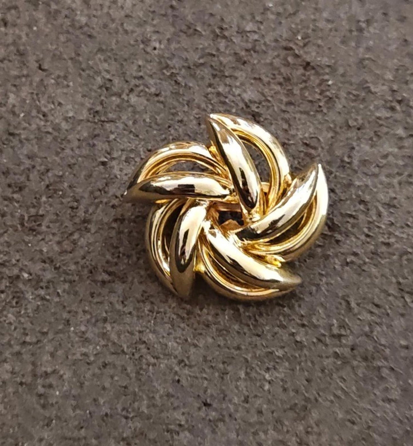 1980s Gold Tone Flower Brooch