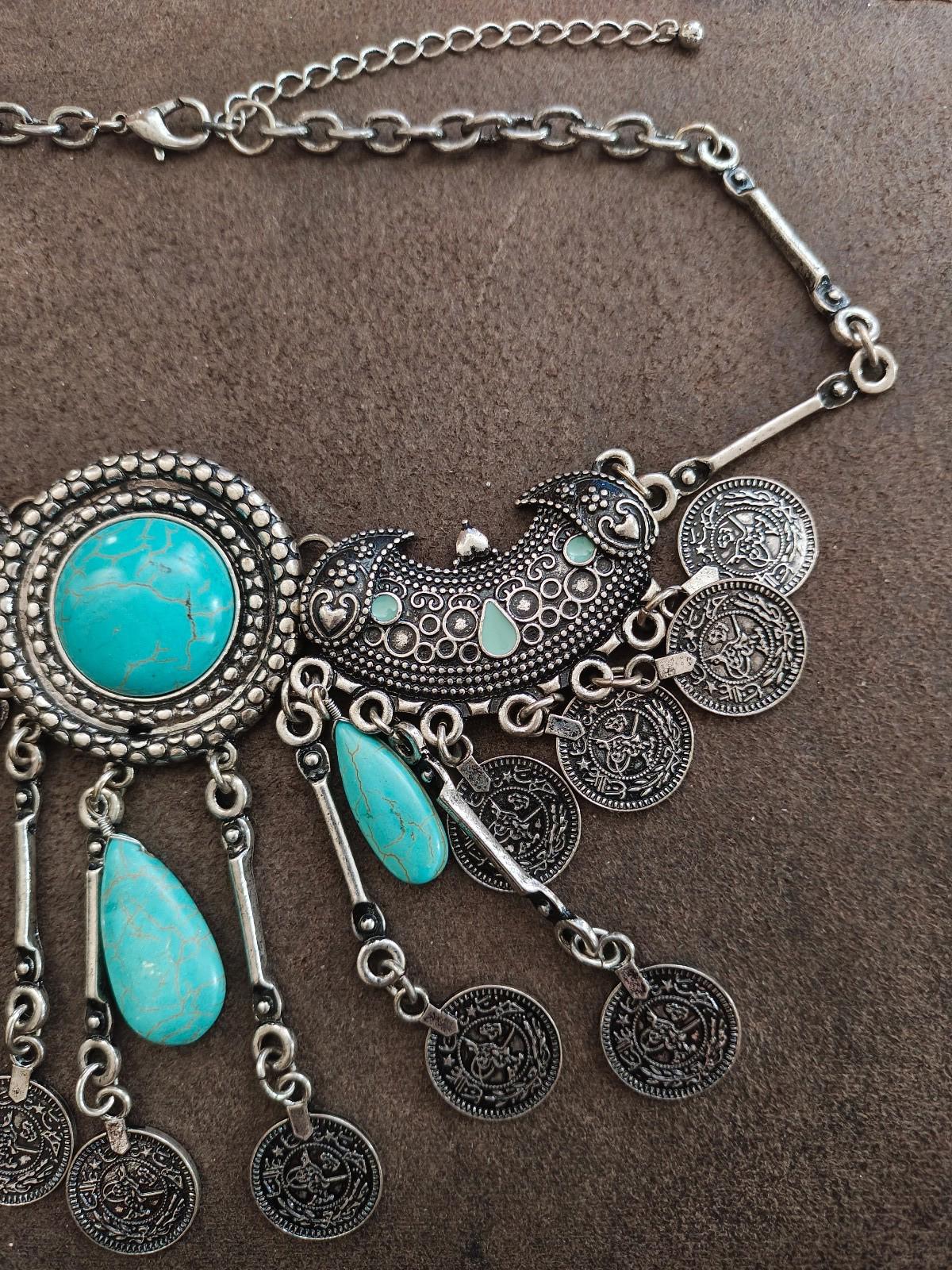 Vintage Style Silver Tone Boho Bib Style Statement Necklace