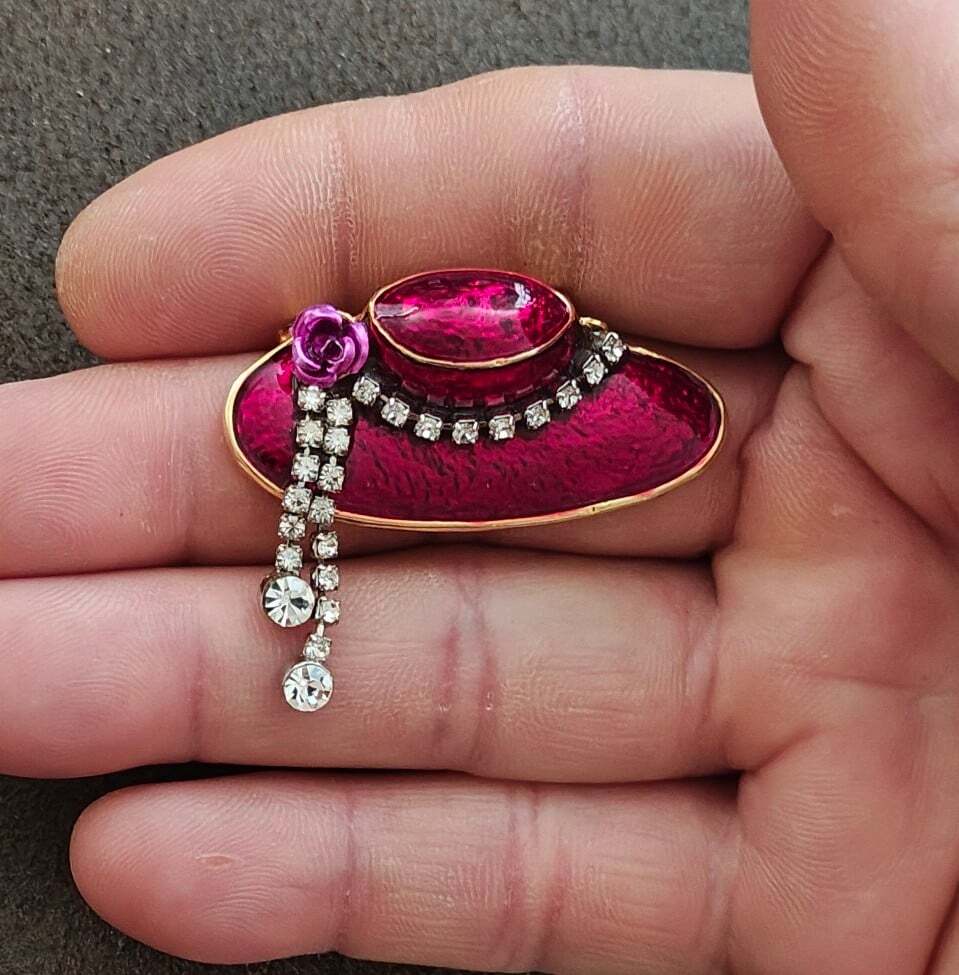 1990s Red Hat Society Gold Tone With Sparkling Rhinestones Enamel Brooch