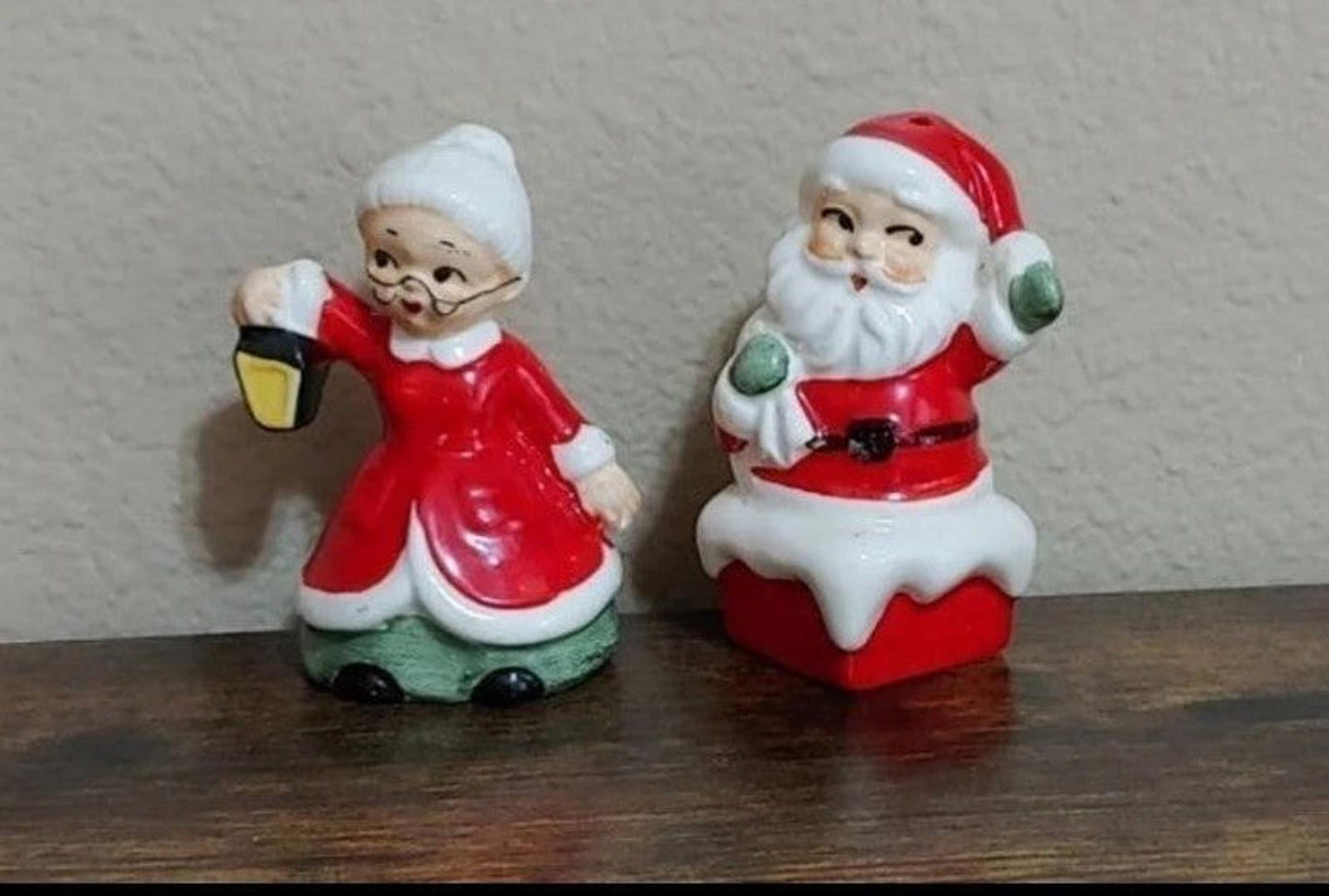 Vintage Lefton Santa & Mrs Claus Salt & Pepper Shakers