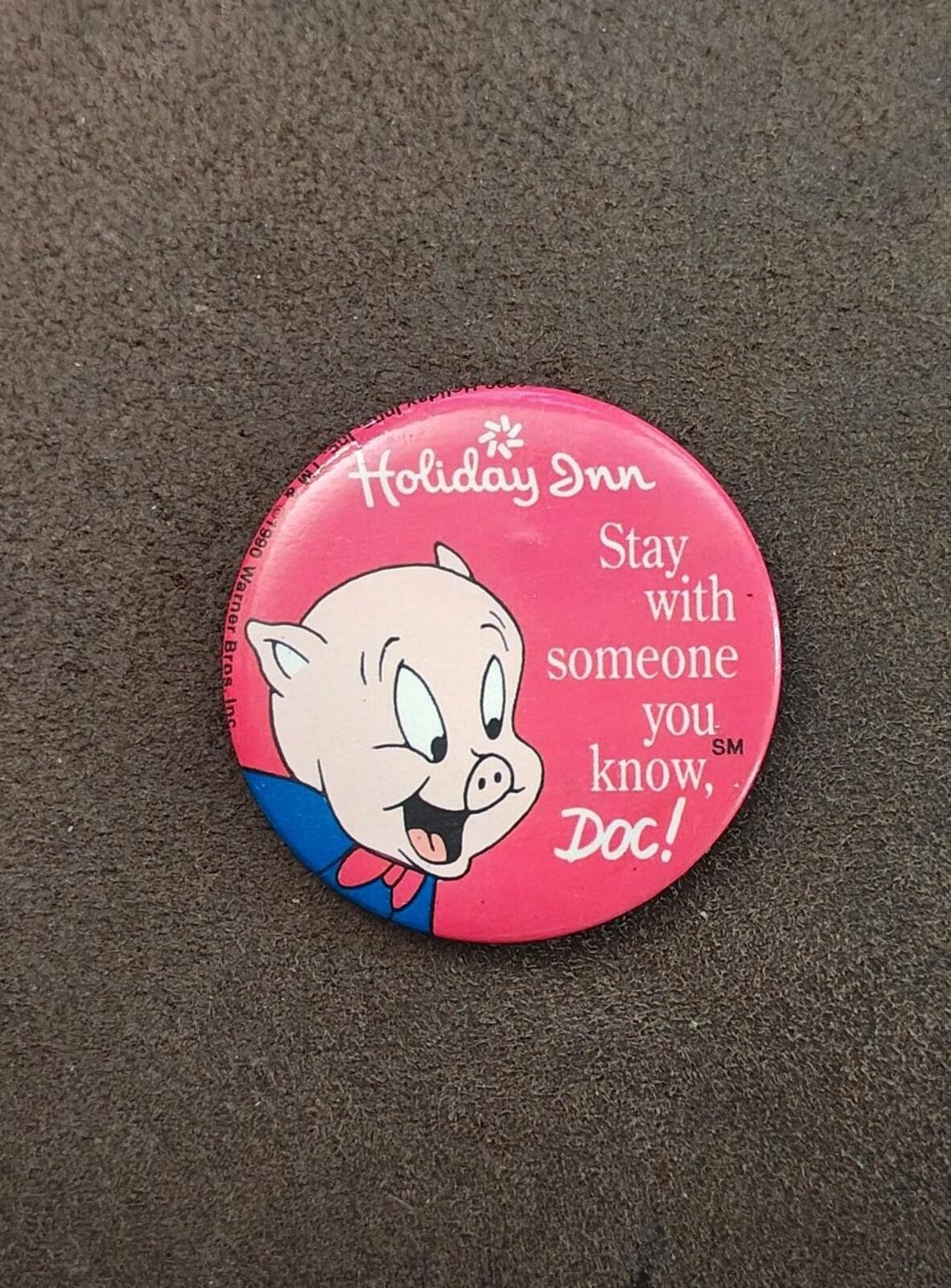 1990 Holiday Inn Promotional Button Pin Featuring Porky Pig From Looney Tunes