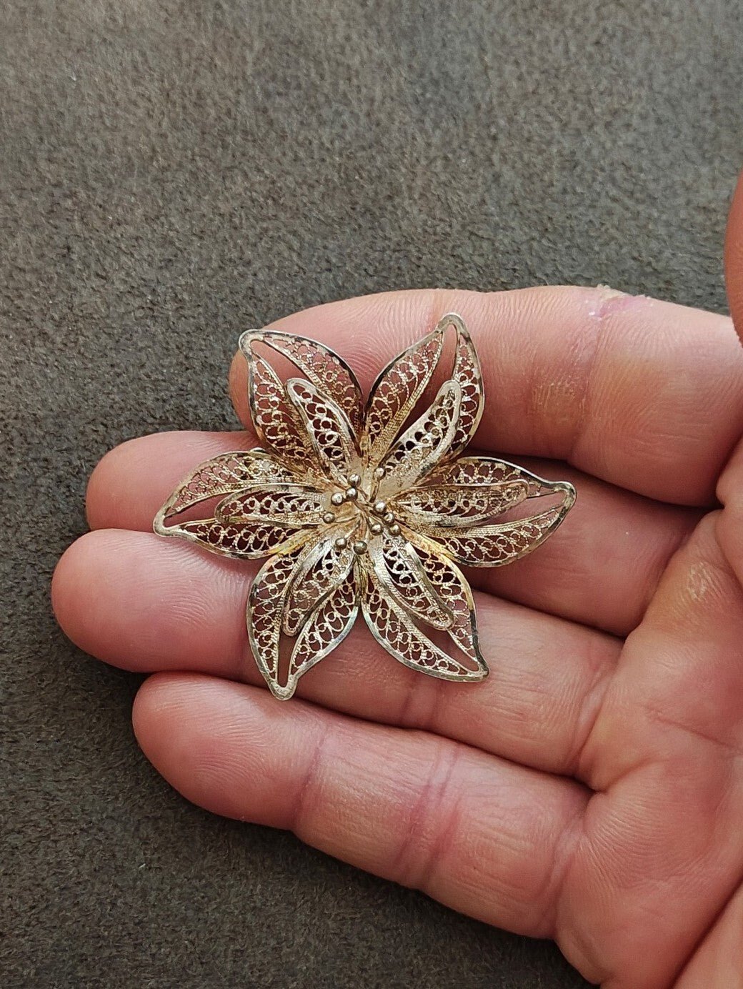 1900s 925 Sterling Silver Filigree Flower Brooch Pin - Trinketmania-LV