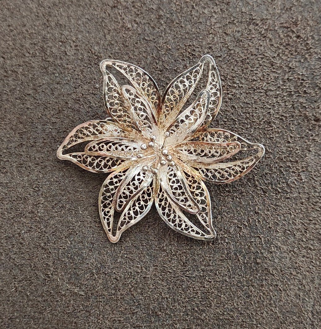 1900s 925 Sterling Silver Filigree Flower Brooch Pin - Trinketmania-LV