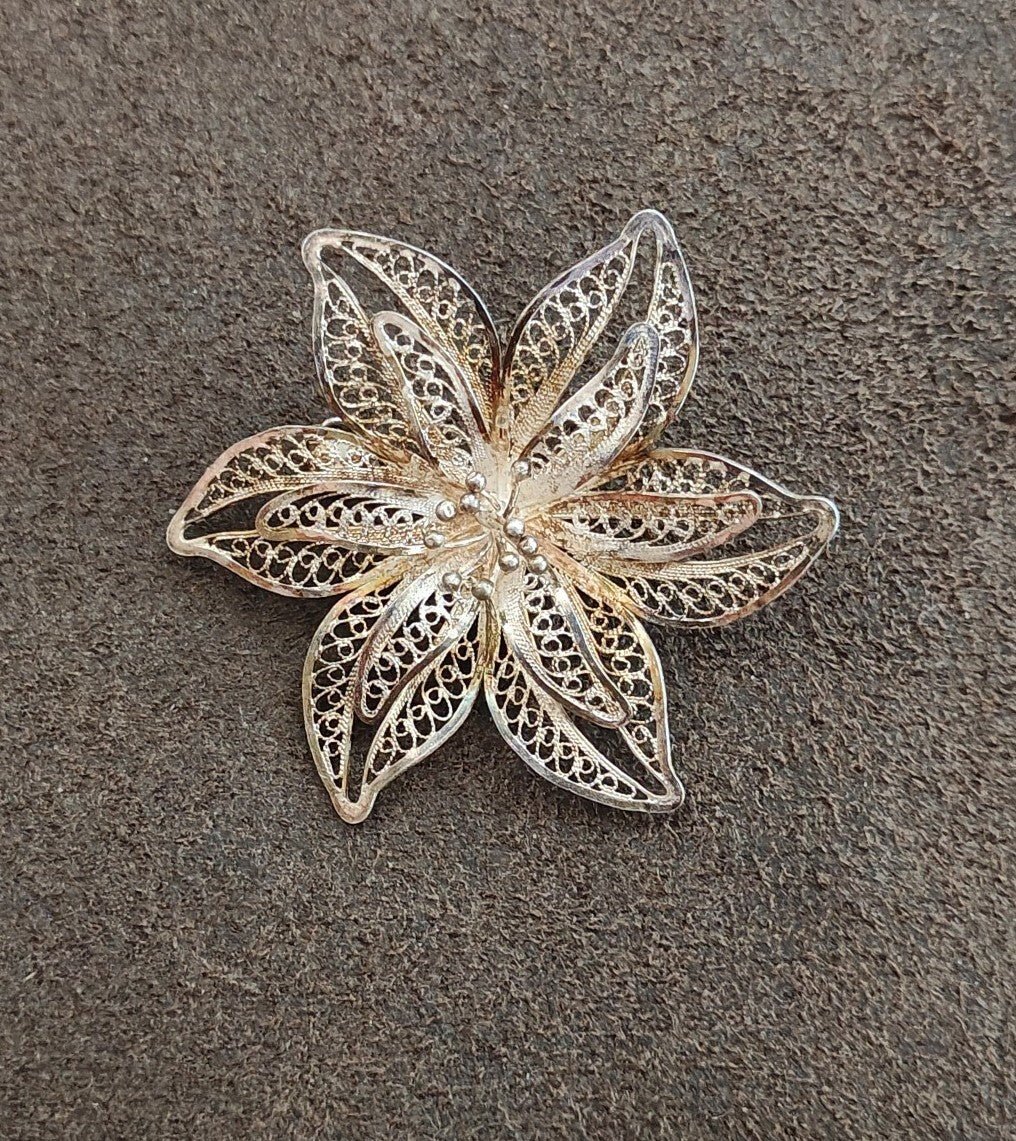 1900s 925 Sterling Silver Filigree Flower Brooch Pin - Trinketmania-LV