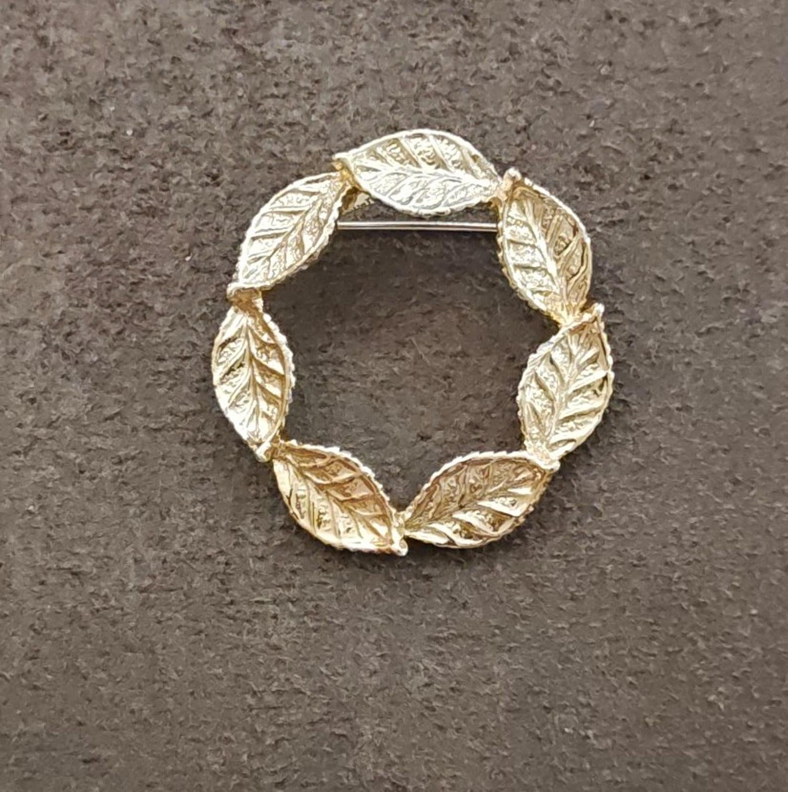 1960s Gerry's Gold Tone Textured Leaf Wreath Brooch