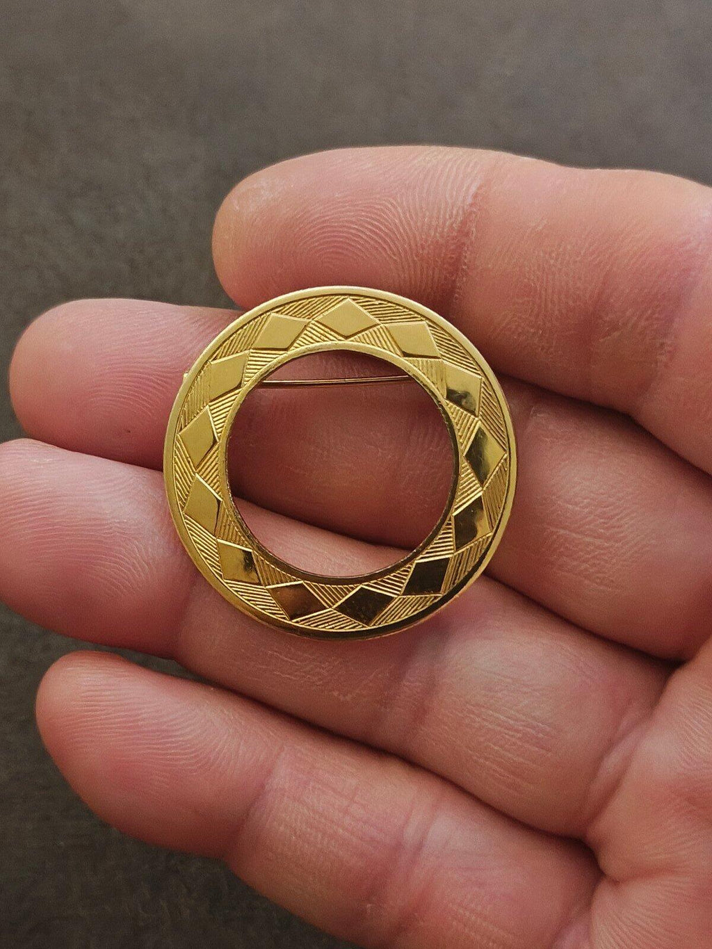 1950s Mid Century Modern Gold Tone Circle Brooch - Trinketmania-LV