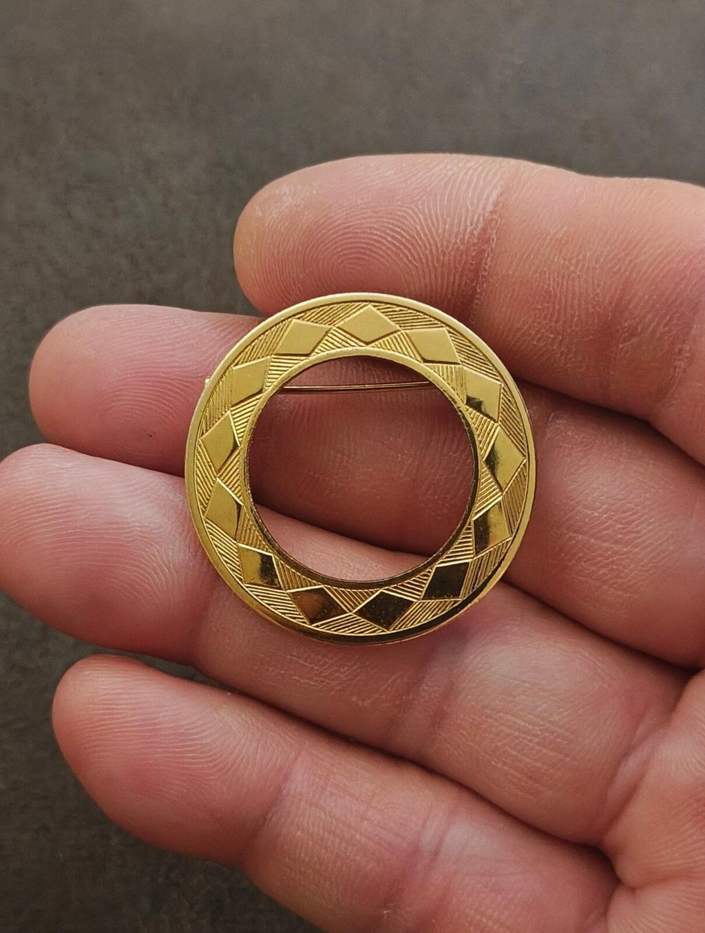1950s Mid Century Modern Gold Tone Circle Brooch - Trinketmania-LV