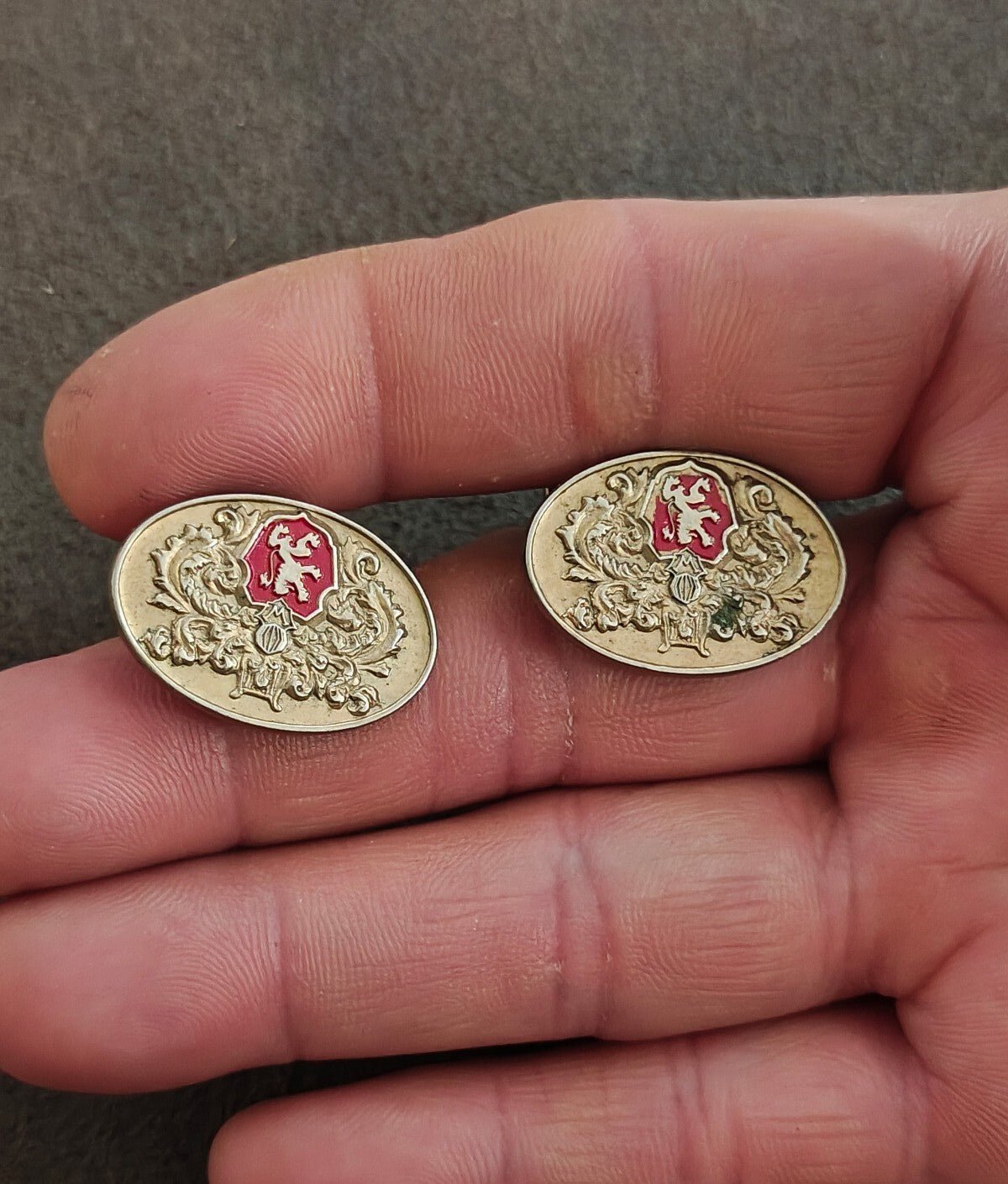 1950s/60s Rare & Hard To Find Heraldic Coat Of Arms Silver Tone Cufflinks. - Trinketmania-LV