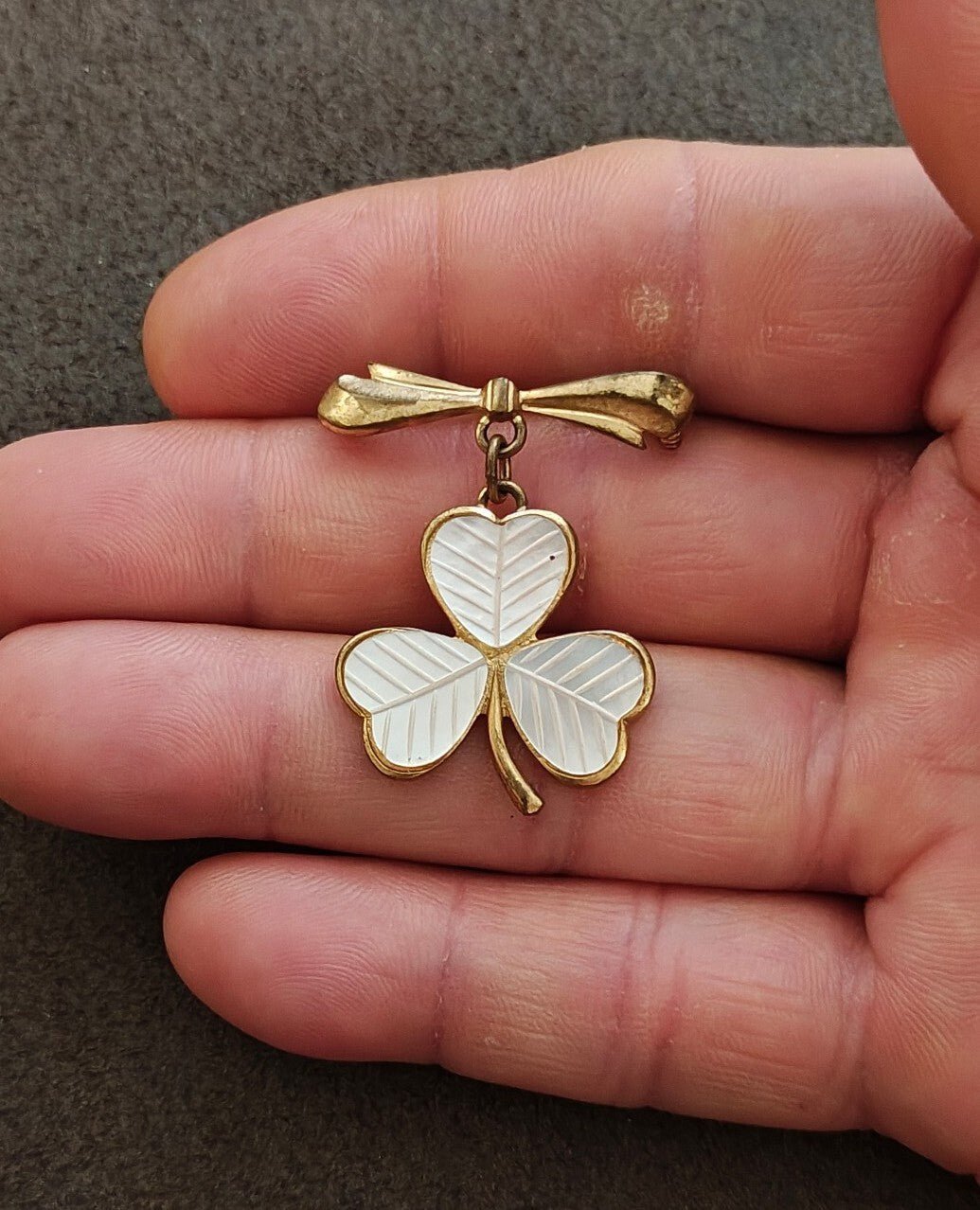 1950s/60s White Guilloche Enamel Shamrock Gold Tone Brooch Tone Bow Brooch - Trinketmania-LV