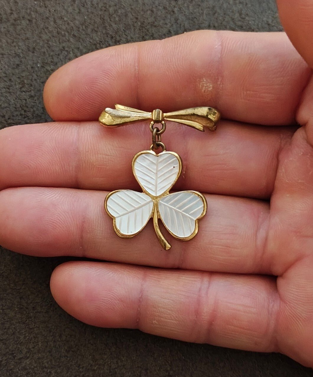 1950s/60s White Guilloche Enamel Shamrock Gold Tone Brooch Tone Bow Brooch - Trinketmania-LV
