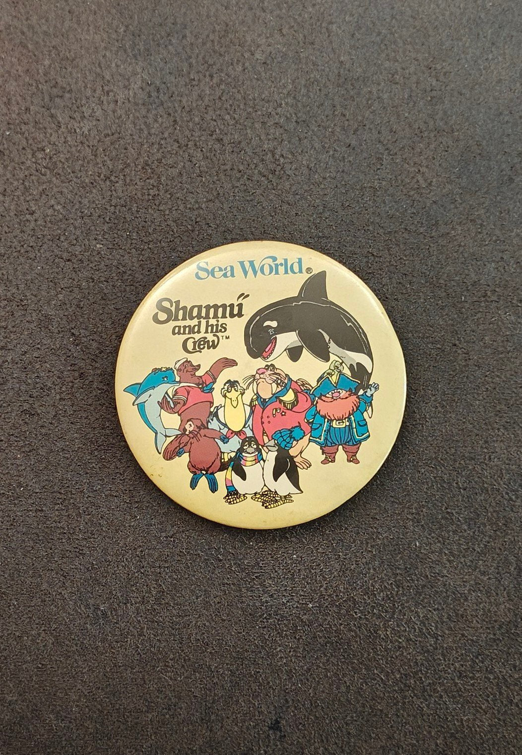 1970’s Sea World Shamu and his Crew" Pinbutton - Trinketmania-LV