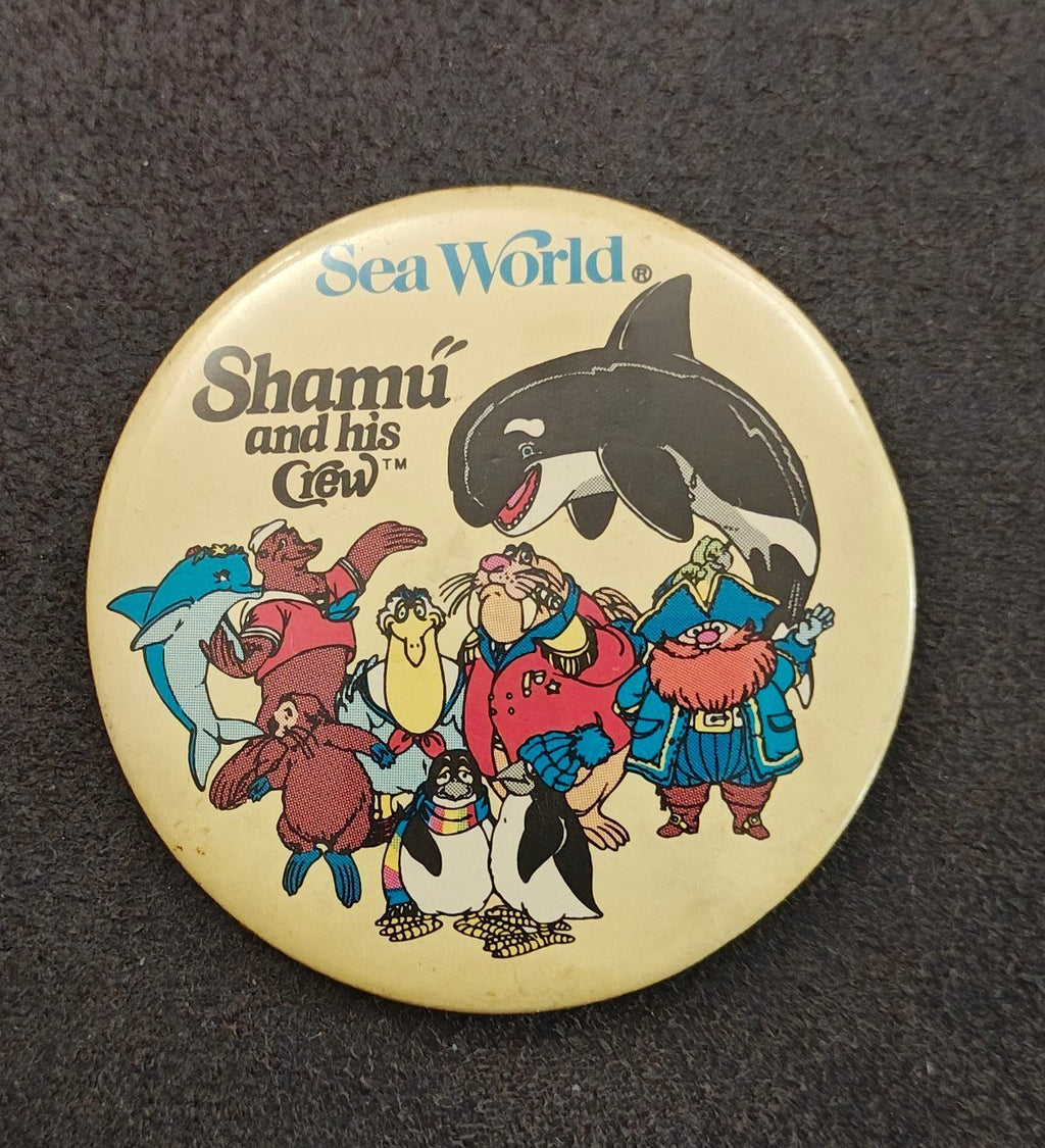 1970’s Sea World Shamu and his Crew" Pinbutton - Trinketmania-LV