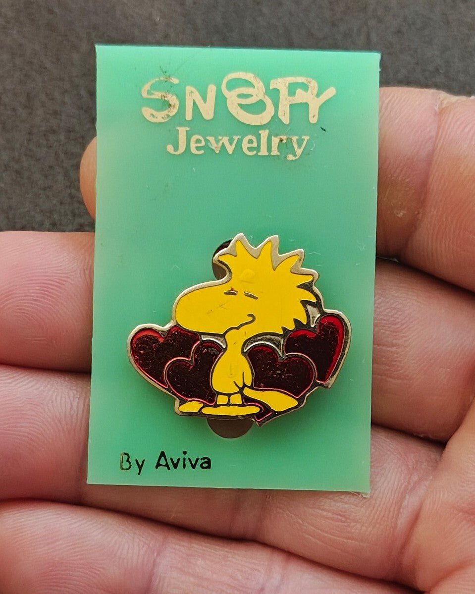1970s/80s Aviva Peanuts Woodstock With Red Hearts Cloisonné Enamel Pin On Card - Trinketmania