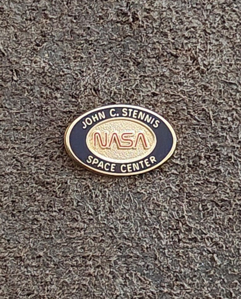 1980/90s NASA John C. Stennis Space Center Gold Tone Red & Black Enamel Pin. - Trinketmania-LV
