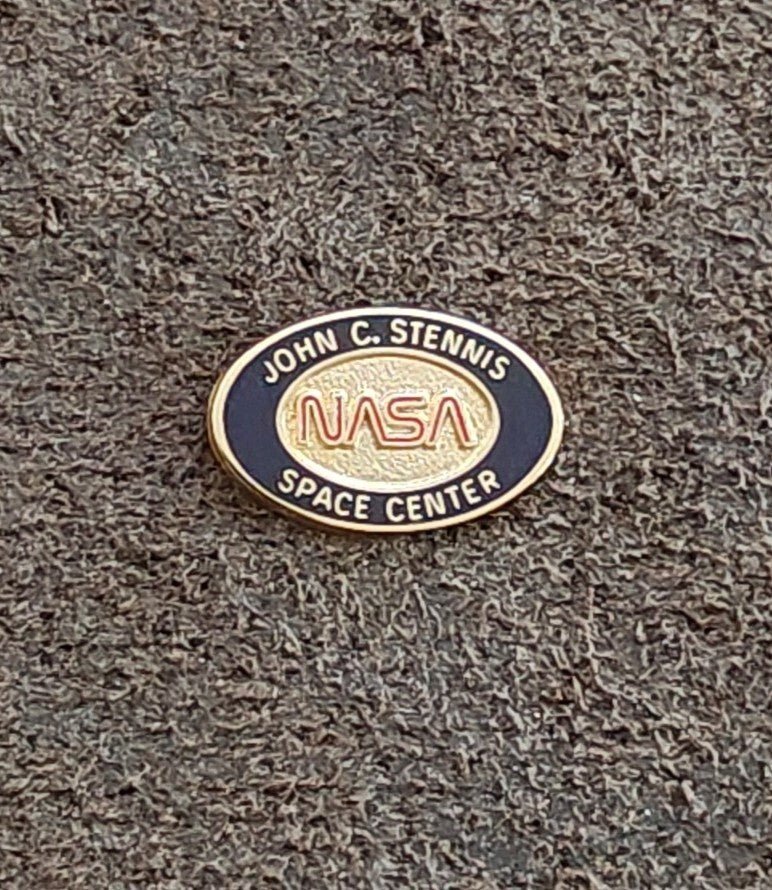 1980/90s NASA John C. Stennis Space Center Gold Tone Red & Black Enamel Pin. - Trinketmania-LV