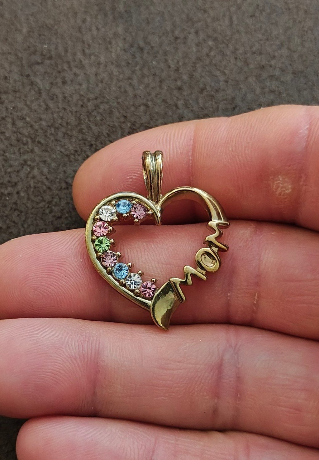 1980s "Mom" Gold Tone Heart Pendant With Multi Color Crystal Stones - Trinketmania-LV