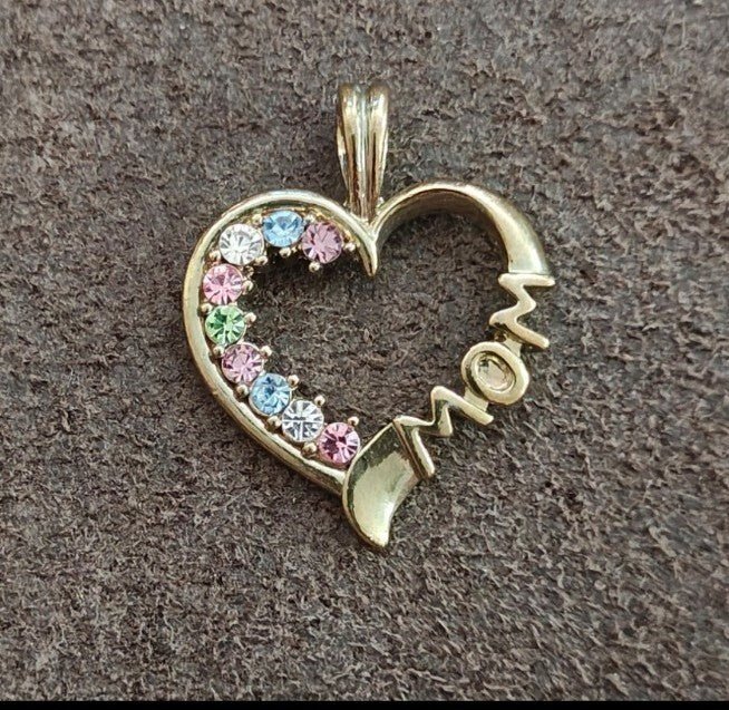 1980s "Mom" Gold Tone Heart Pendant With Multi Color Crystal Stones - Trinketmania-LV