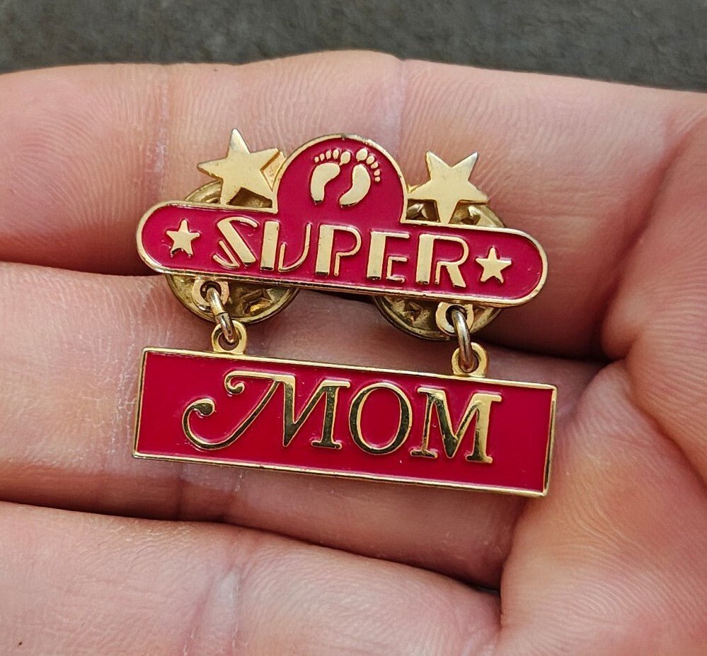 1980s Super Mom Hang Ten Pin - Trinketmania-LV