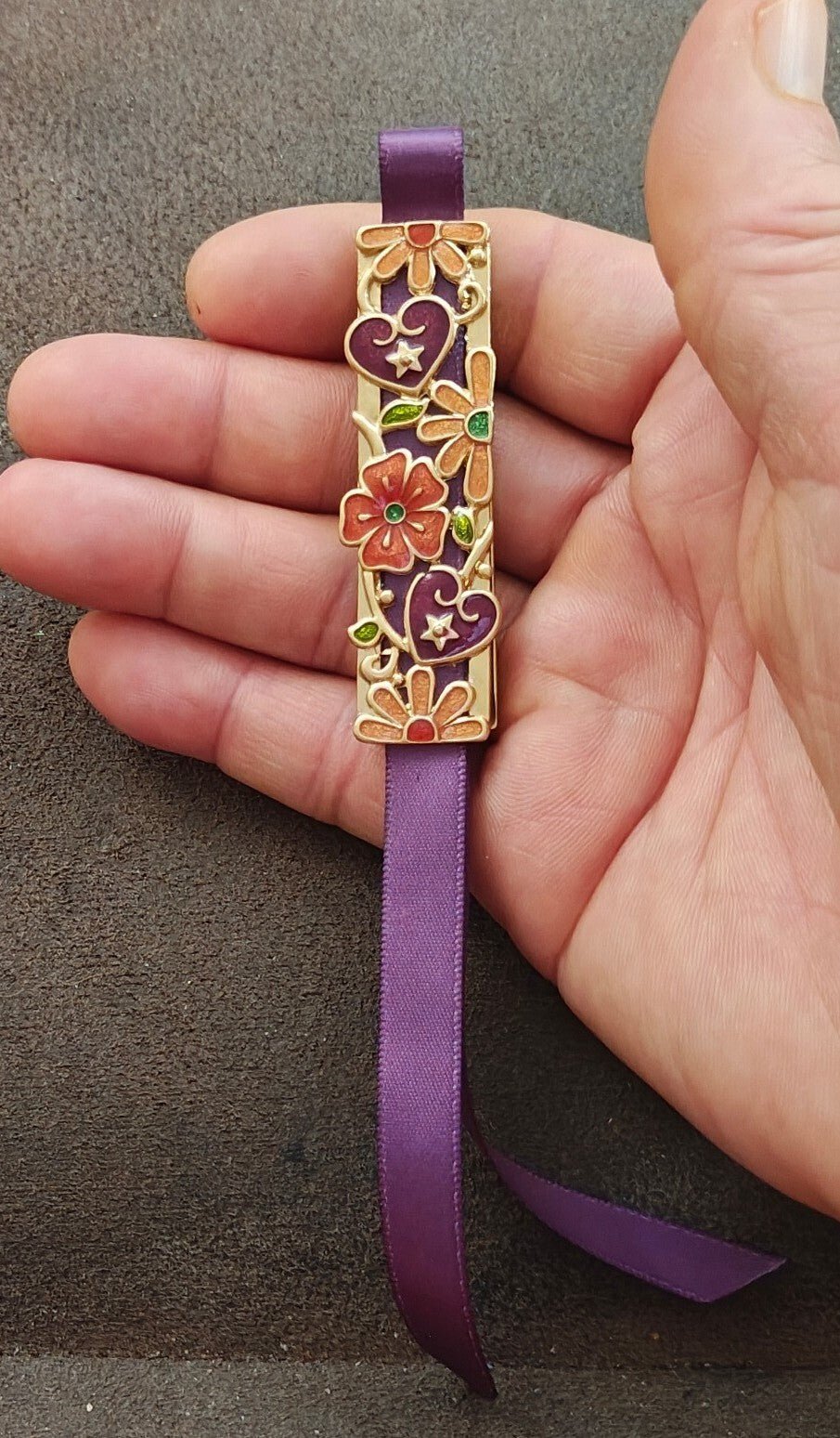 1990s Claiborne Villager Hearts & Flowers Magnetic Bookmark - Trinketmania-LV
