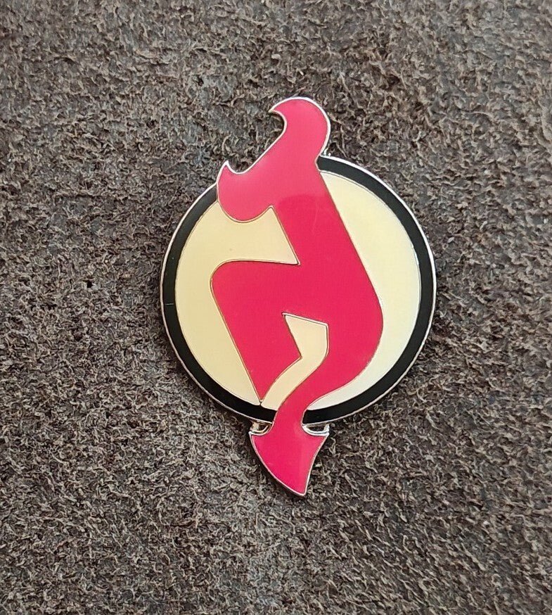 1990s Official Logo of The New Jersey Devils Gold Tone Enamel Pin - Trinketmania-LV