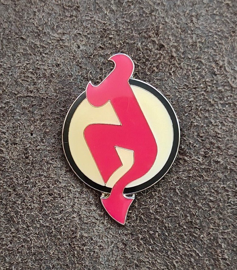 1990s Official Logo of The New Jersey Devils Gold Tone Enamel Pin - Trinketmania-LV