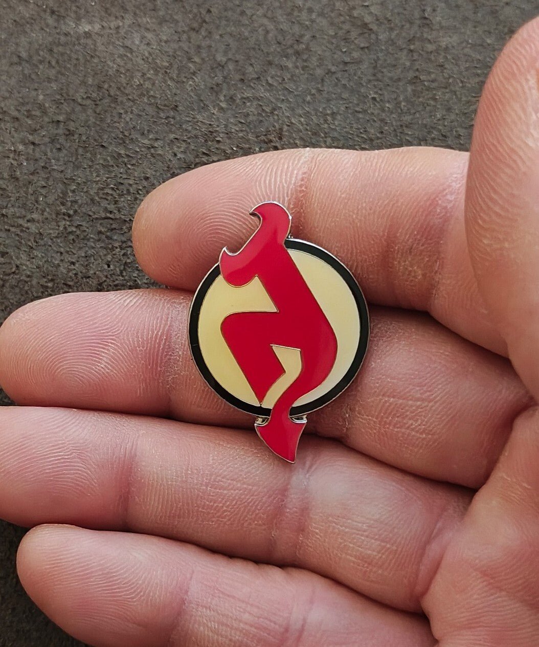 1990s Official Logo of The New Jersey Devils Gold Tone Enamel Pin - Trinketmania-LV