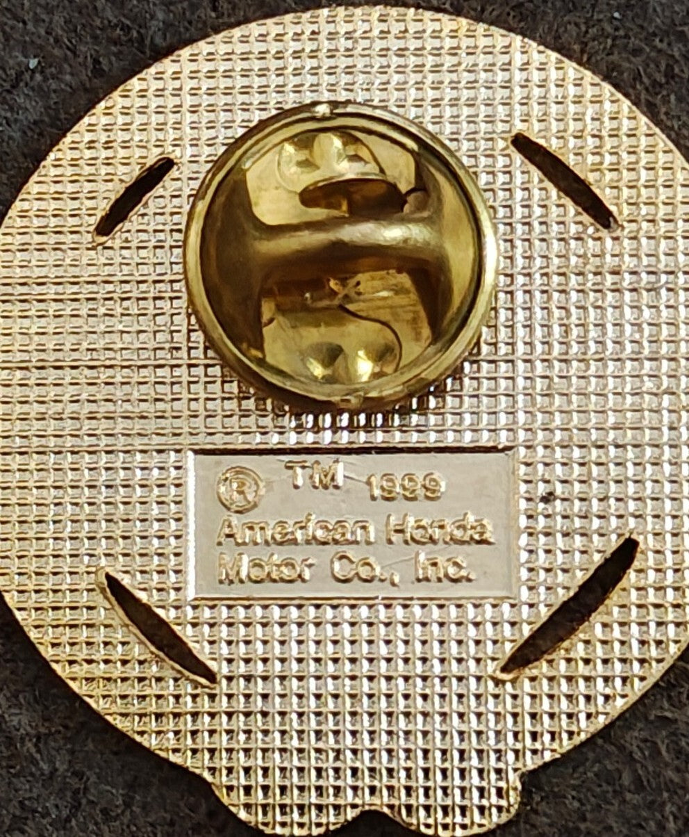 1999 The Great Smoky Mountains 1999 Honda Hoot Event Gold Tone Pin.