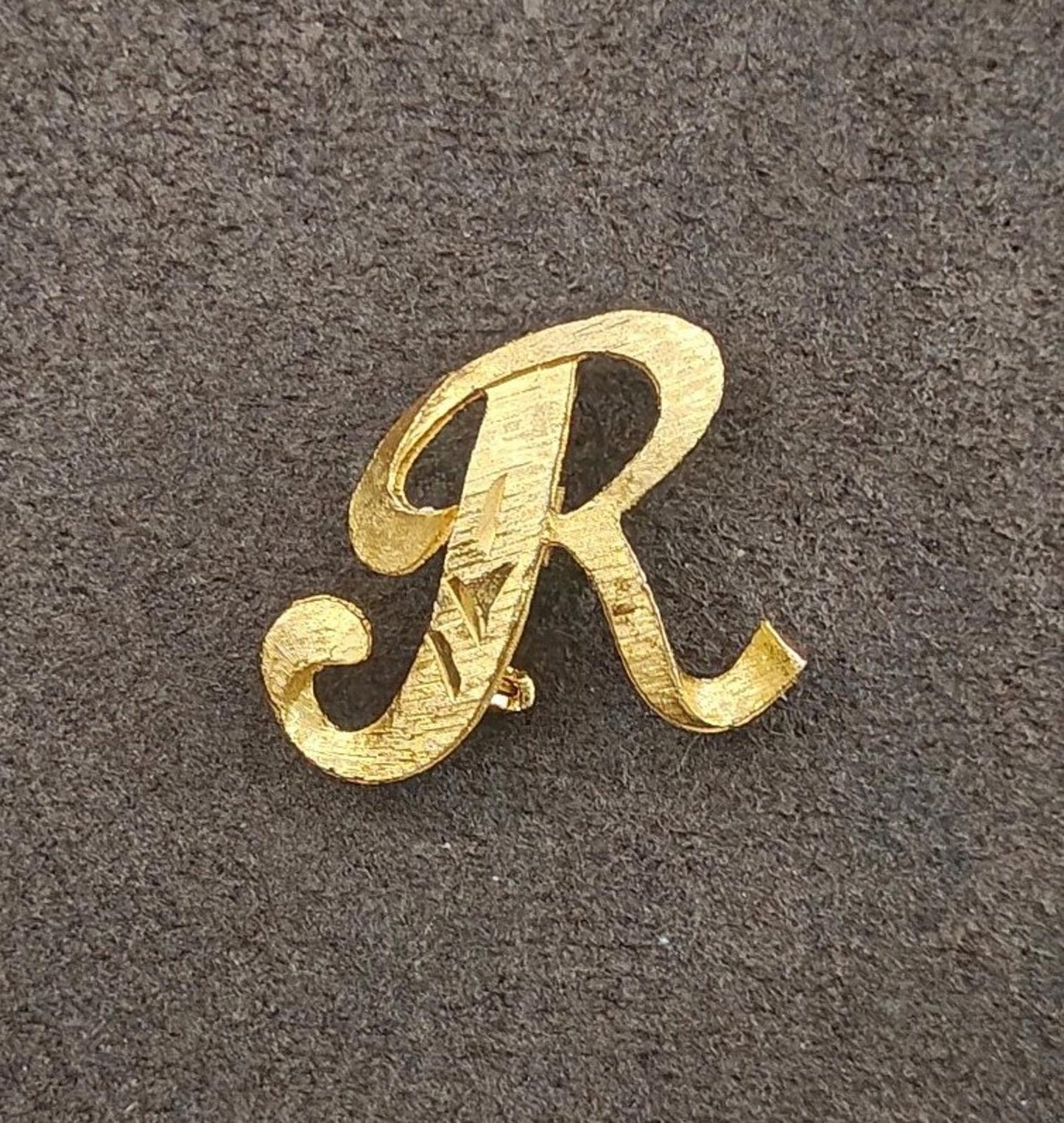 1960/70s Mamselle Vintage Gold Tone Monogram Initial R Brooch Pin