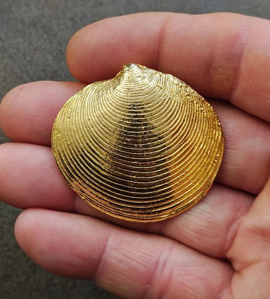 1975 Mimi d N Clamshell Textured Slide Pendant