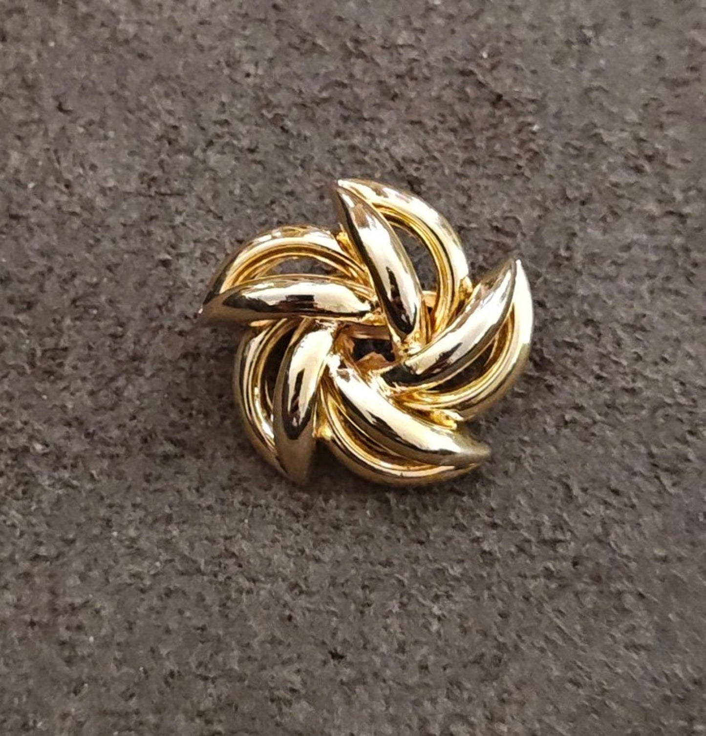 1980s Gold Tone Flower Brooch