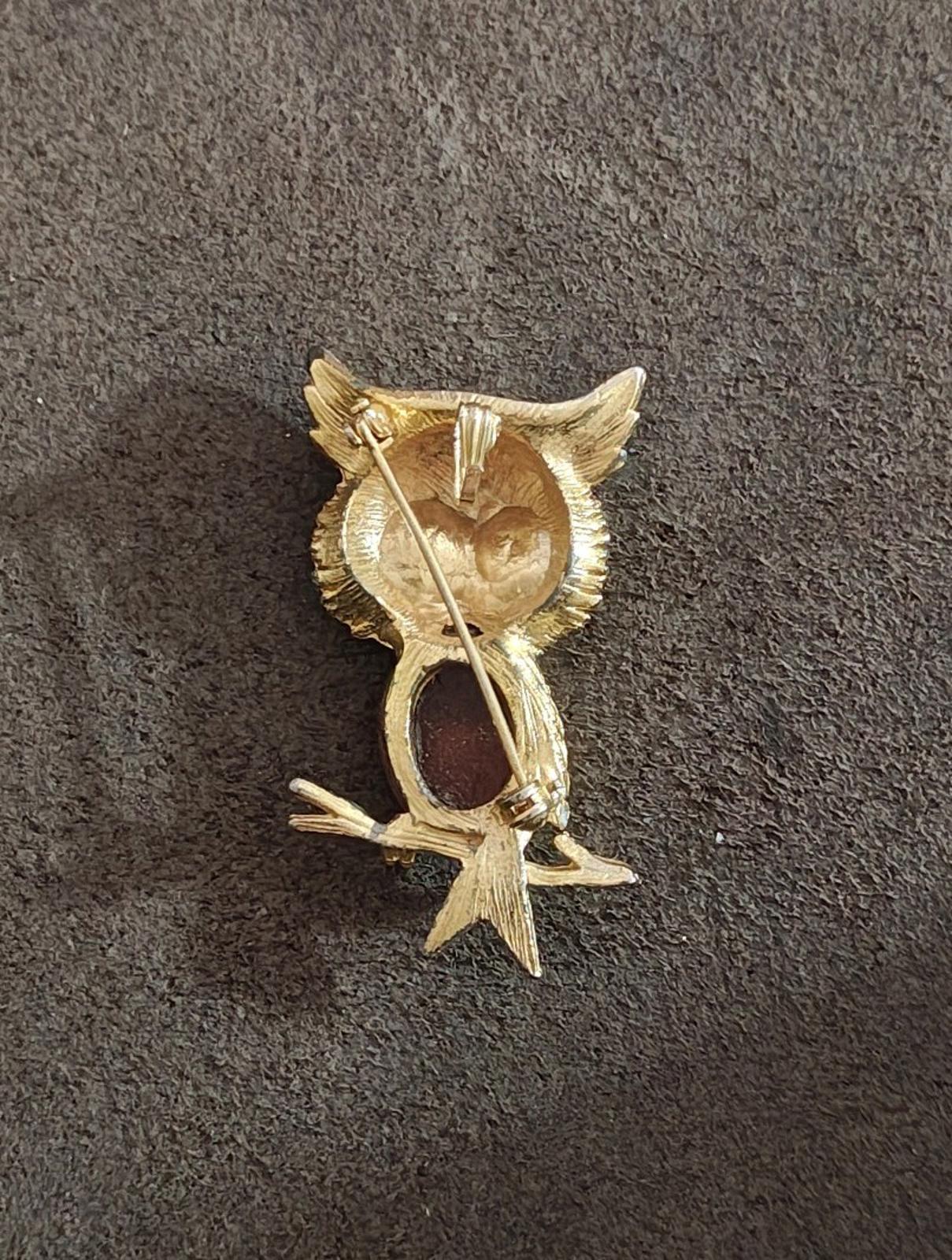 1960s Vintage Jelly Belly Gold Tone Brown Cabochon Owl Pin