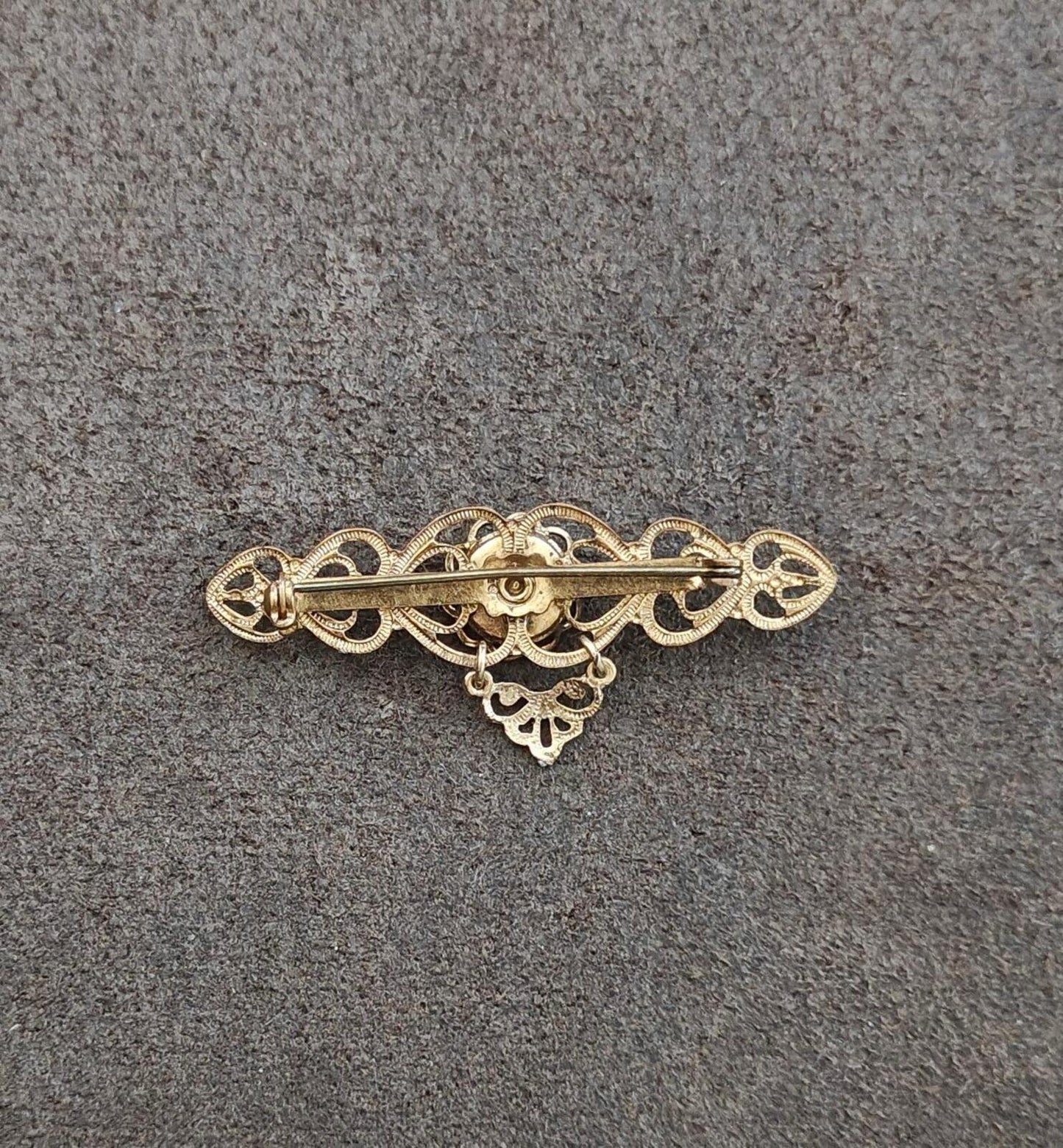 1960s/70s Goldtone Open Sideways Hearts With Center Red Jelly Cabochon Brooch