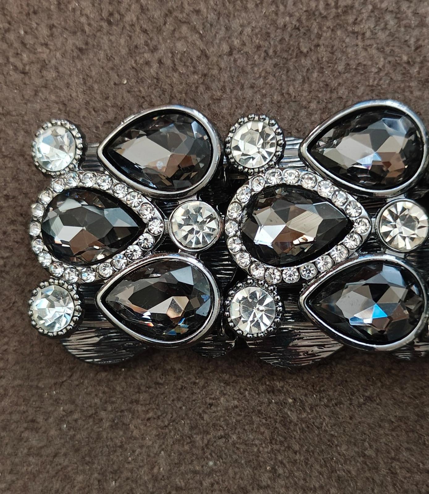 Pear Shaped Stones Pave Rhinestone Stretch Bracelet